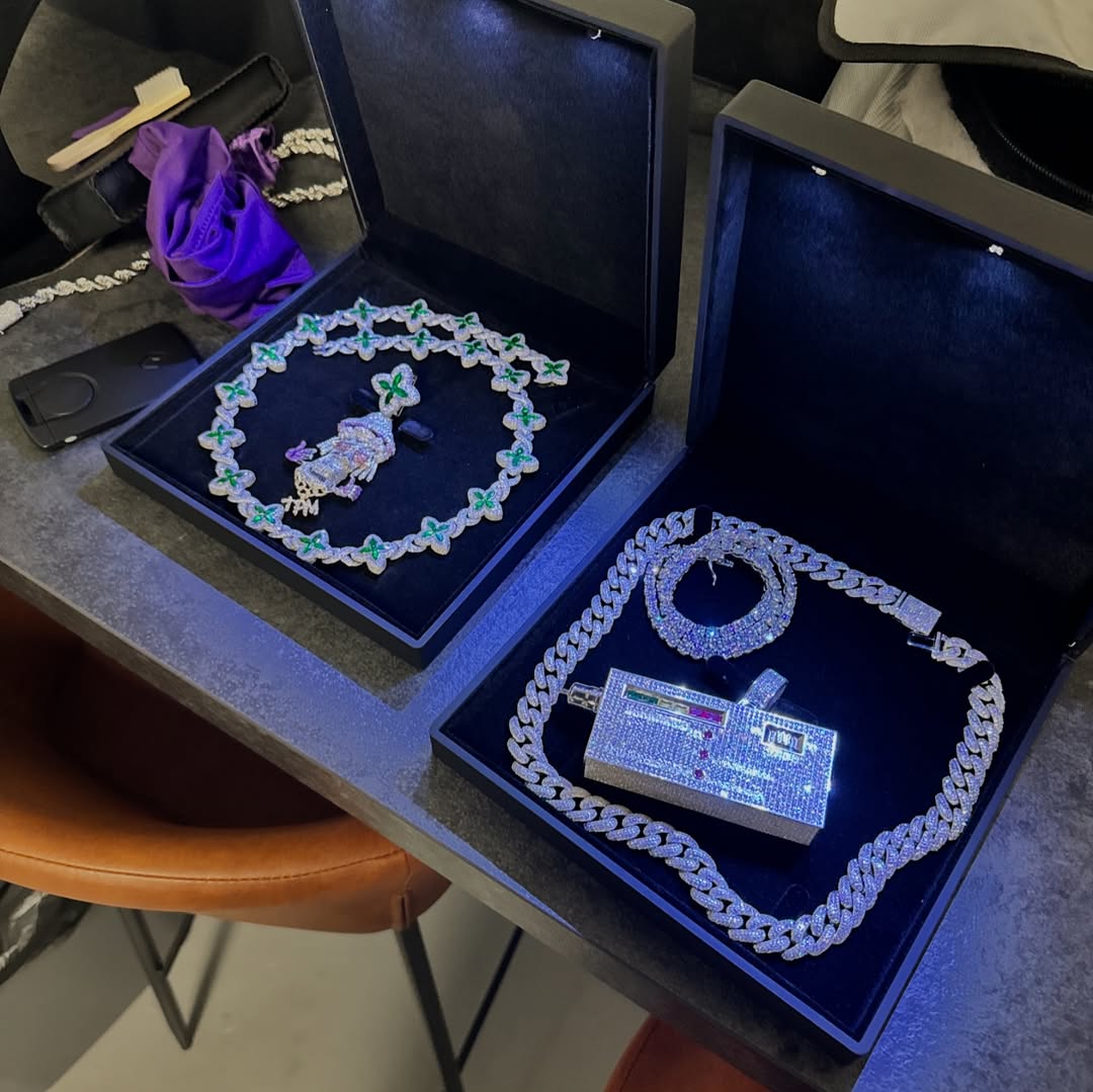 THE JEWELLER